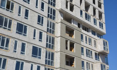 Üst düzey bina yapım aşamasında. Endüstriyel Bina İnşaatı