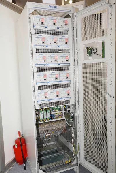 KYIV, UCRANIA - 28 de febrero de 2019: Rectificador, equipo eléctrico. Un rectificador es un dispositivo eléctrico que convierte corriente alterna (CA), que invierte periódicamente la dirección, a corriente continua — Foto de Stock