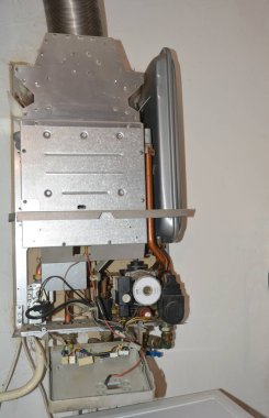 Kurulum ve gaz hizmet bir gaz kazanı tamir üzerinde kapat