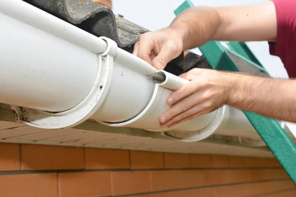 Roofer contractor installing and repair rain gutter pipeline connection — Stock Photo, Image