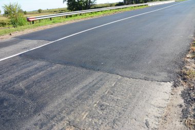 Asfalt kaplama. Yol döşeme, ortaya konan yeni asfalt. Asfalt Parke - yeni yol yapımı