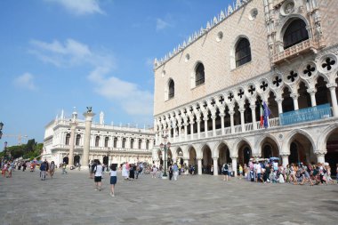 Venedik, İtalya - 24 Temmuz 2019: Piazza San Marco girişi ve Doge Sarayı (Palazzo Ducale)