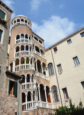 Venedik, İtalya - 10 Haziran 2019 -Palazzo Contarini del Bovolo, İtalya'nın Venedik kentinde küçük bir palazzodur.