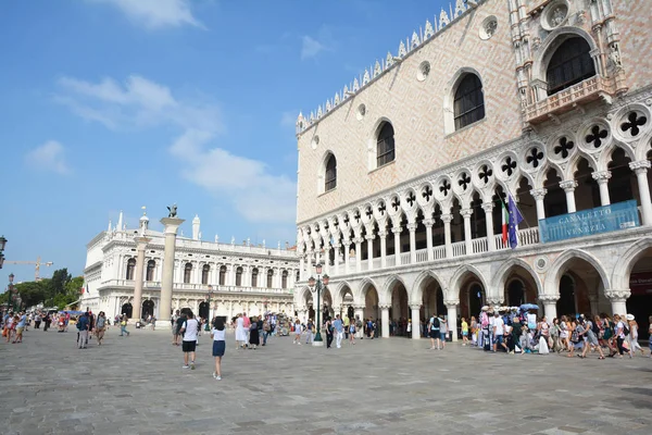 VENEZIA, ITALIA - 24 LUGLIO 2019: Ingresso Piazza San Marco e Palazzo Ducale ) — Foto Stock