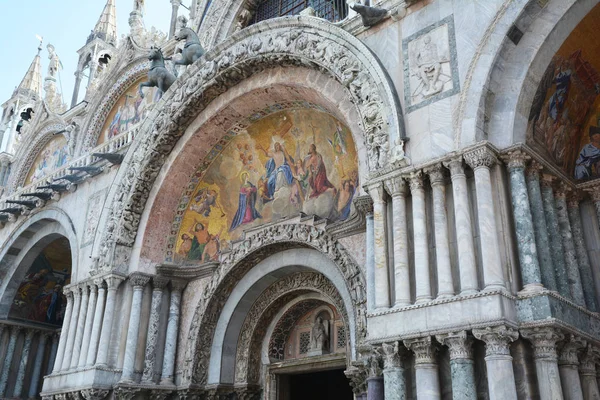 VENEZIA, ITALIA - 27 LUGLIO 2019: Avvicinamento alla Basilica di San Mar — Foto Stock