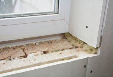 Pencere eşik köşe problem alanında mineral yün yalıtımı ile alçı panuması intallasyonu