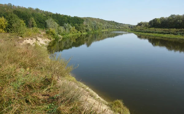 Desna rivier is een zijrivier van de Dnjepr rivier in het noorden van Oekraïne. — Stockfoto
