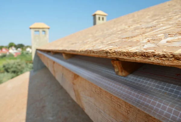 Close Plywood Board Osb Used Roof Sheathing Installed Roof Beams — Stock Photo, Image