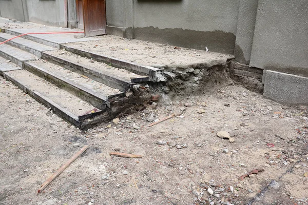 Ruinoso Gravemente Roto Dañado Escaleras Hormigón Delantero Escalones Porche Escaleras — Foto de Stock