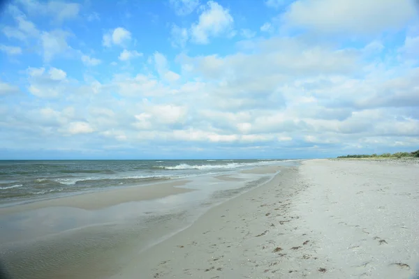 Beautiful Seascape Dark Blue Sea Long Coast Line Sandy Beach — Stock Photo, Image