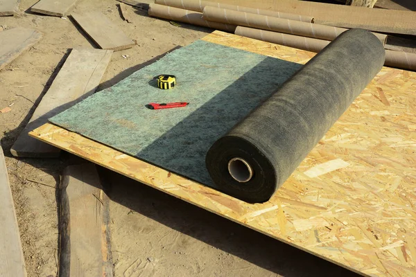 Zbliżenie Papier Bitumiczny Pokrycia Dachowe Filcu Podkład Wodoodporny Wodoodporny Materiał — Zdjęcie stockowe
