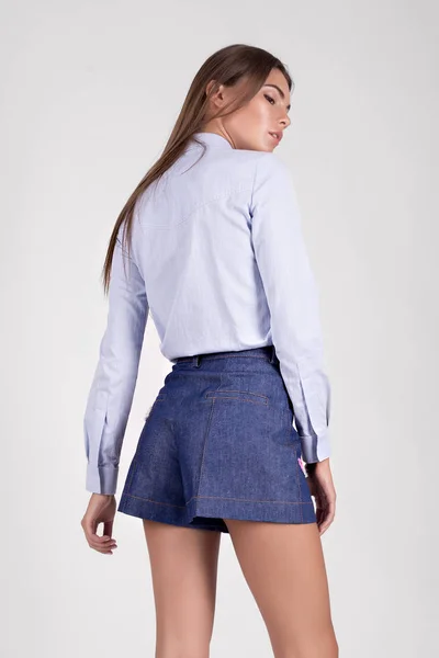 Young Beautiful Woman Posing Studio Wearing Blouse Shorts — 스톡 사진