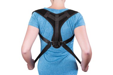 Destek ve geri duruş geliştirmek için geri destek kemeri giyen kadın. Geri duruş düzeltici