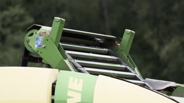Turning conveyor belt of combine harvester near forest — Stock Video