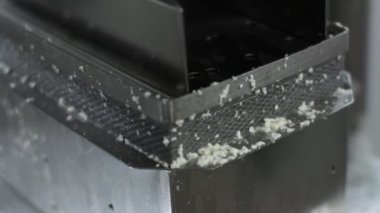 Fabrika yapım süreci. Önce acil kapsayan lor.