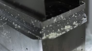 Süt Fabrikası süreci. Önce acil kapsayan peynir.