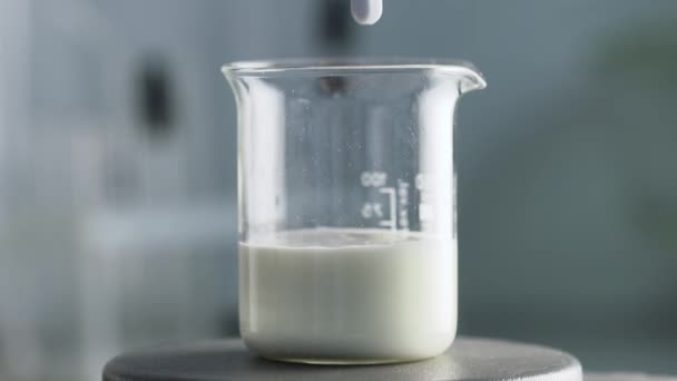 Expériences Laboratoire Contrôle Lait Réactif Réaction Mélange Lait Ralenti Vue — Video