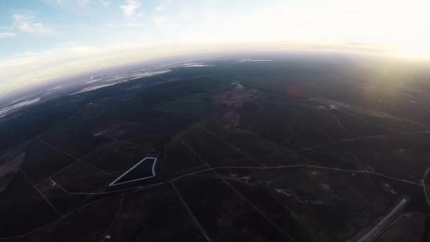 Paraşüt gökyüzünde profesyonel skydiver anında. Ufuk. Adrenalin. Akşam. — Stok video