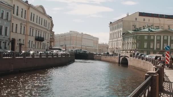 SAINT PETERSBURG, RUSSIA - JUNE 23, 2018: Riverside embankment in old city area on sunny day — Stock Video