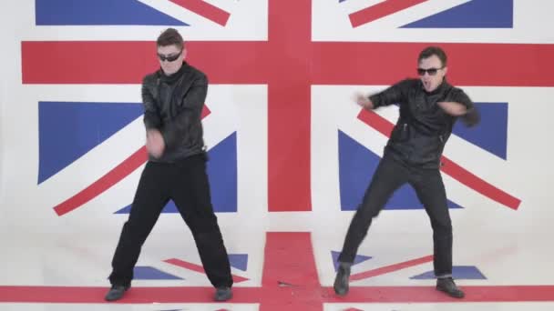 Dynamic males with sunglasses and black leather motorcycle jackets are dancing. — Stock Video