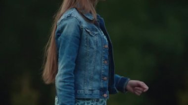 Saint Petersburg, Rusya - 24 Haziran 2017: ağır çekim Genç beau