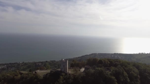 Ovanifrån med vackra Anacopia fästning och Svarta havet på solig sommardag — Stockvideo