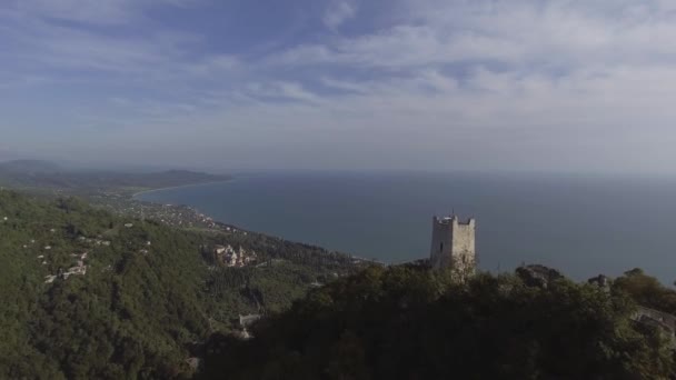 Bela fortaleza de Anacopia e Mar Negro no dia ensolarado de verão — Vídeo de Stock
