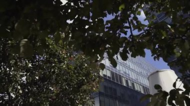 Cam cephe ve balkon yüksek binalar ile ultra yeni kentsel taşı