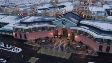 Bazı karmaşık pembe wa ile binaların giriş görünümünü dron