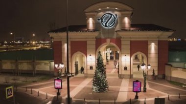 Saint Petersburg, illuminati ile alışveriş için ana giriş