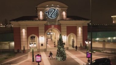 Saint Petersburg, illuminati ile alışveriş için ana giriş