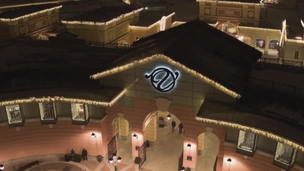 Sankt Peter, Eingang zu einigen Einkaufsstraßen mit Illuminati — Stockvideo
