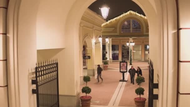 San Petersburgo, dentro de la zona comercial con iluminación en w — Vídeos de Stock