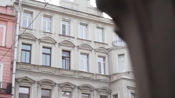 Spectacular view of old beige building with several windows and rain gutter pipe — Stock Video