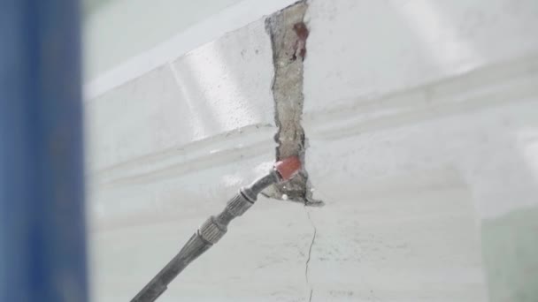 Cleaning washing process of crack in wall by using pipe with spray water tip. — Stock Video