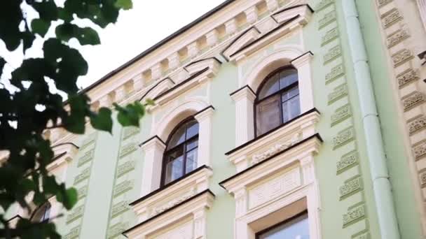 Nice view of green house facade with several windows and rain gutter pipe — Stock Video