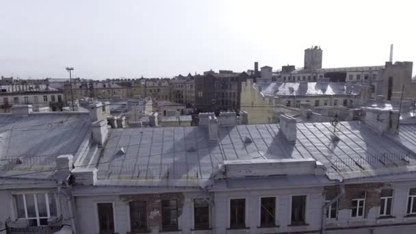 Saint Petersburg, Rusya - 19 Haziran 2018: Binalar, provalar, sokaklar, arabalar ile büyük şehrin büyük kentsel alanın havadan — Stok video