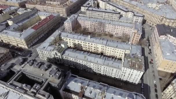 SAINT PETERSBURG, RUSSIA - 19 GIUGNO 2018: Meraviglioso paesaggio di edifici, tetti, strade nella grande città — Video Stock