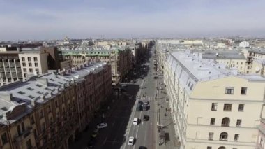 Saint Petersburg, Rusya - 19 Haziran 2018: Büyük şehir kentsel bölgesinde binaların, çatı ların, sokakların sevimli quadcopter görünümü