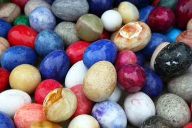Renkli dekoratif onyx yumurta