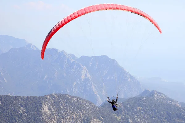 Parapendio Che Vola Ala Nel Cielo — Foto Stock