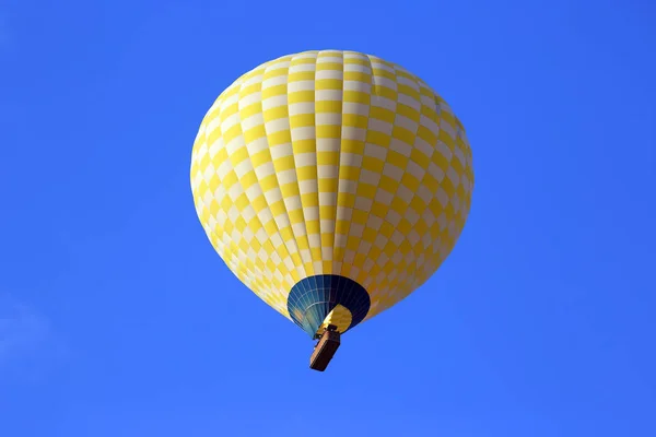 Farbenfroher Ballon Mit Menschen Himmel Kappadokien — Stockfoto