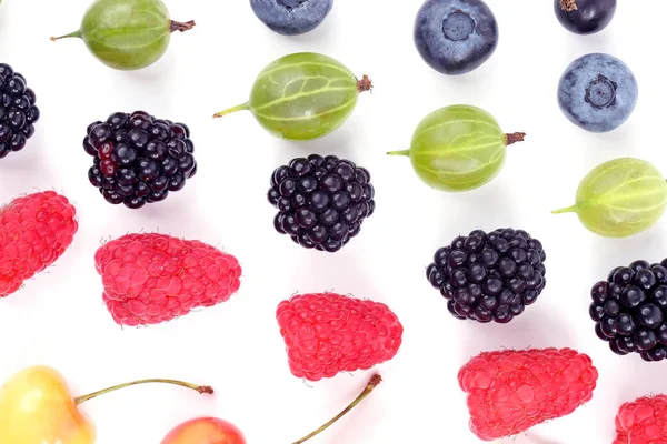 farklı sulu çilek satırlar halinde bir beyaz adam koyulur