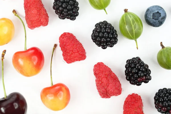 beyaz bir adam düzenlendiği sırada farklı meyveler