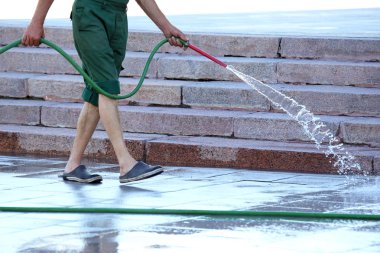 işçi şehir sokak sulama hortumu