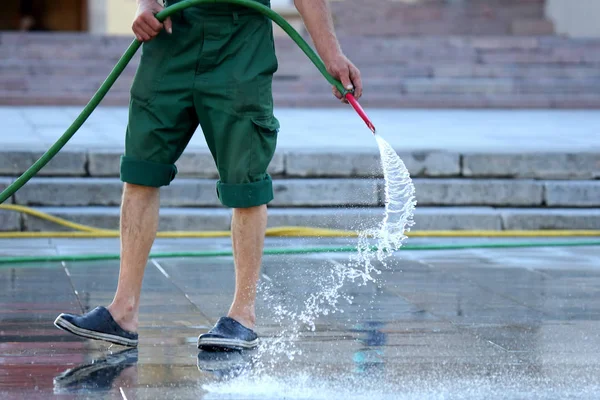 işçi şehir sokak sulama hortumu