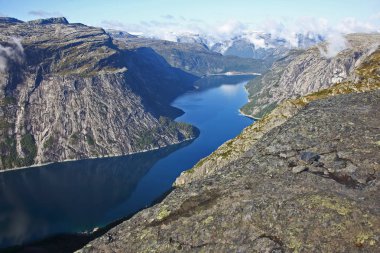 Troll'ü dil gölde. Norveç