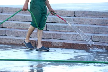 işçi şehir sokak sulama hortumu