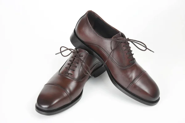 Klasszikus Férfi Barna Oxford Cipő Fehér Háttérrel Bőrcipő — Stock Fotó