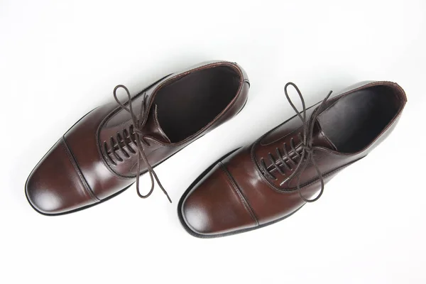 Zapatos Oxford Marrones Clásicos Para Hombre Sobre Fondo Blanco Zapatos —  Fotos de Stock